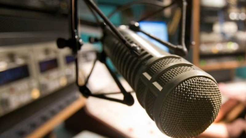 نقابة الإذاعات الخاصة تطالب بلقاء رئيس الدولة لبحث مشاكل القطاع