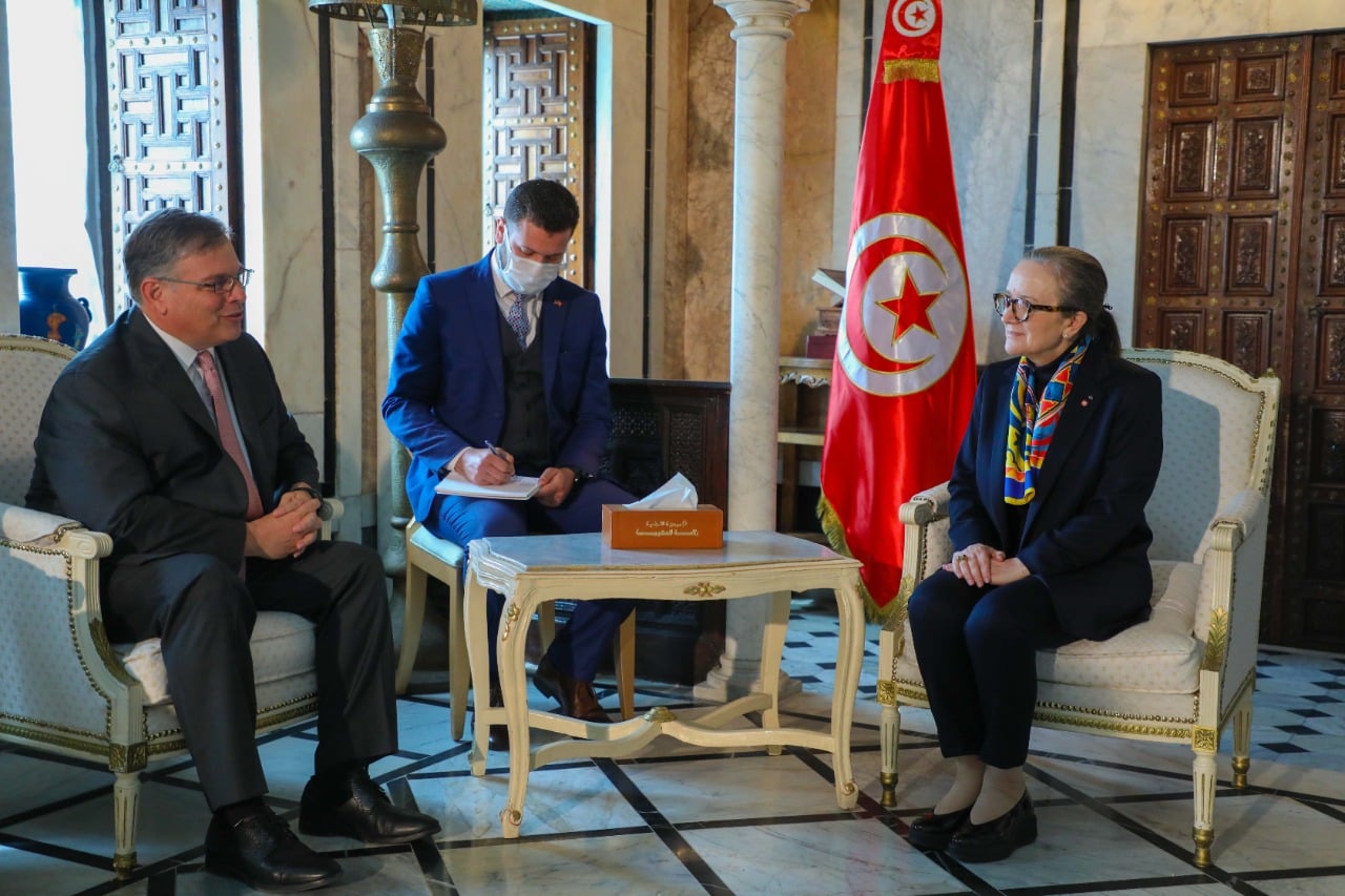 بمناسبة انتهاء مهامه/ رئيسة الحكومة تلتقي السفير الأمريكي بتونس
