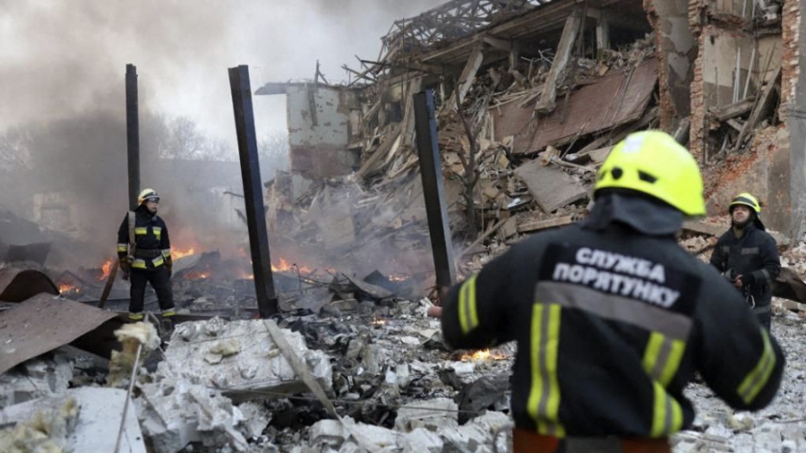 قصف روسي يدمّر مطار دنيبرو في أوكرانيا بالكامل