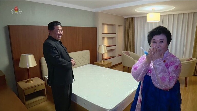 أشهر مذيعة/ زعيم كوريا الشمالية يهدي منزلا فاخرا لـ “السيدة الوردية” (فيديو)