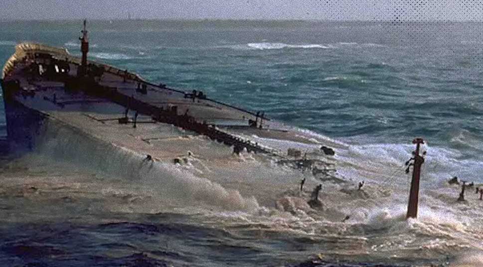 غرق سفينة بخليج قابس/ باخرة إيطالية لدعم جهود تونس وتفادي الأسوأ