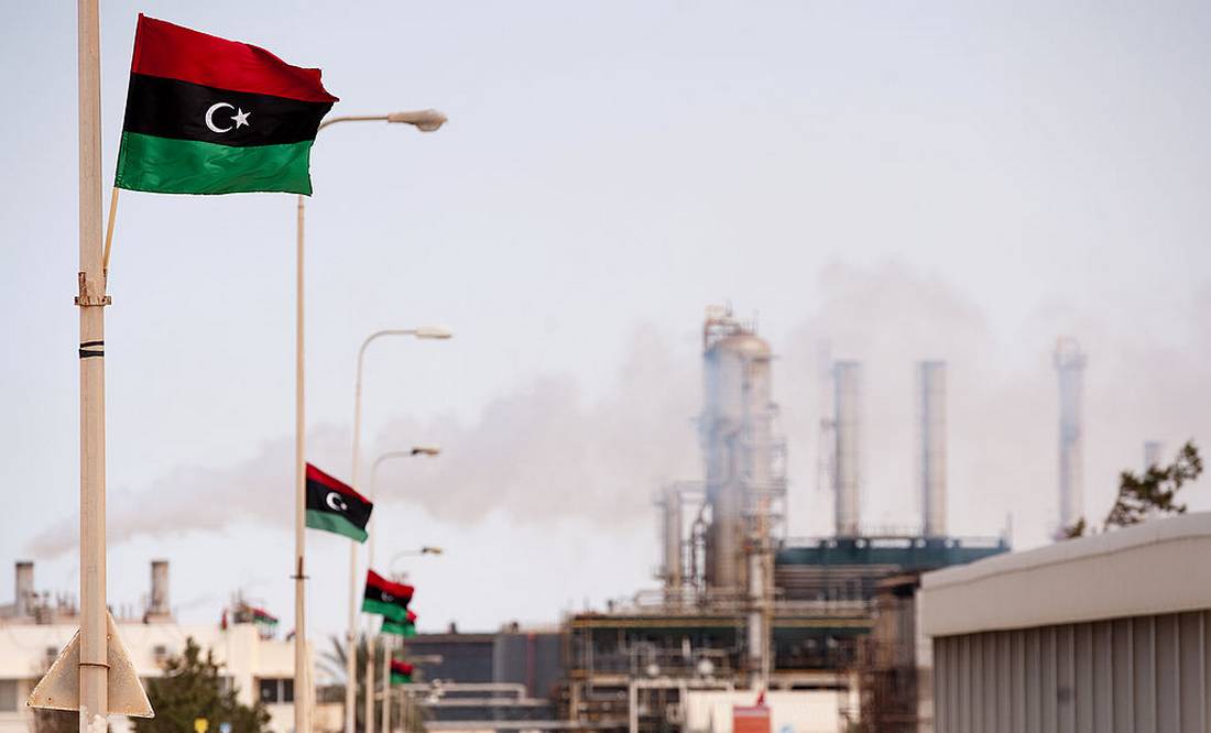 ليبيا/ زعماء القبائل يغلقون حقول النفط ويطالبون الدبيبة بالرحيل