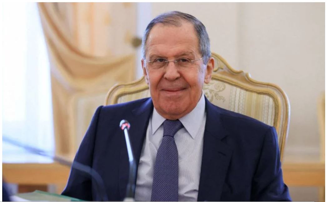 وزير الخارجية الروسي يروي نكتة لقناة عربية