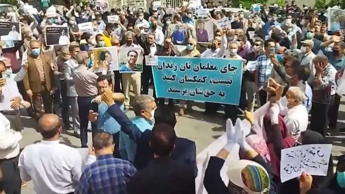 إيران تواجه الاحتجاجات على غلاء الأسعار بالذخيرة الحية