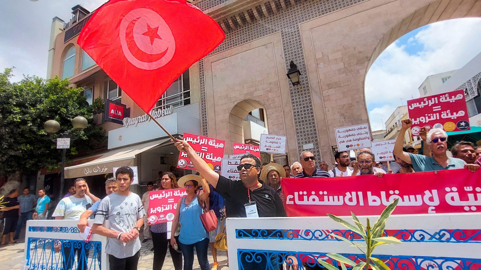 نابل/ تنسيقية الاحزاب الاجتماعية الديمقراطية في مسيرة رافضة للاستفتاء (صور)