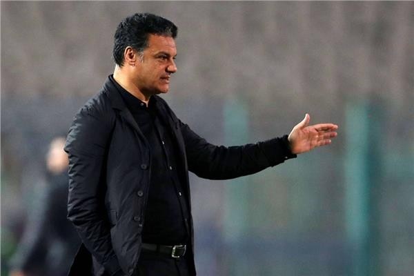 إقالة مدرّب المنتخب المصري بينما كان في طريقه جوّا إلى كوريا الجنوبية