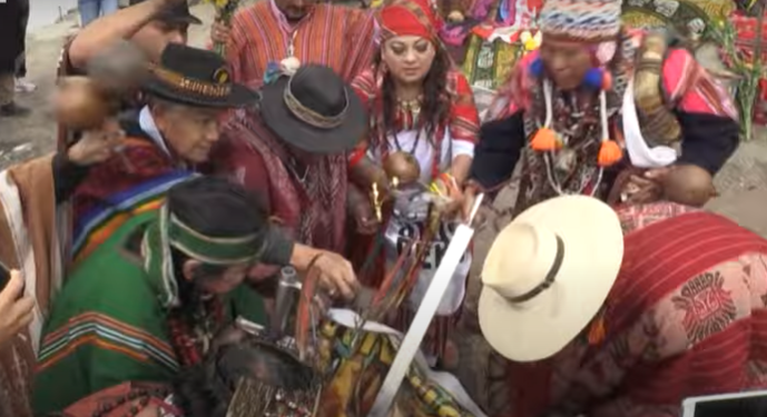 شاهد سحرة البيرو يجتمعون من أجل ترشح منتخبهم لكأس العالم (فيديو)