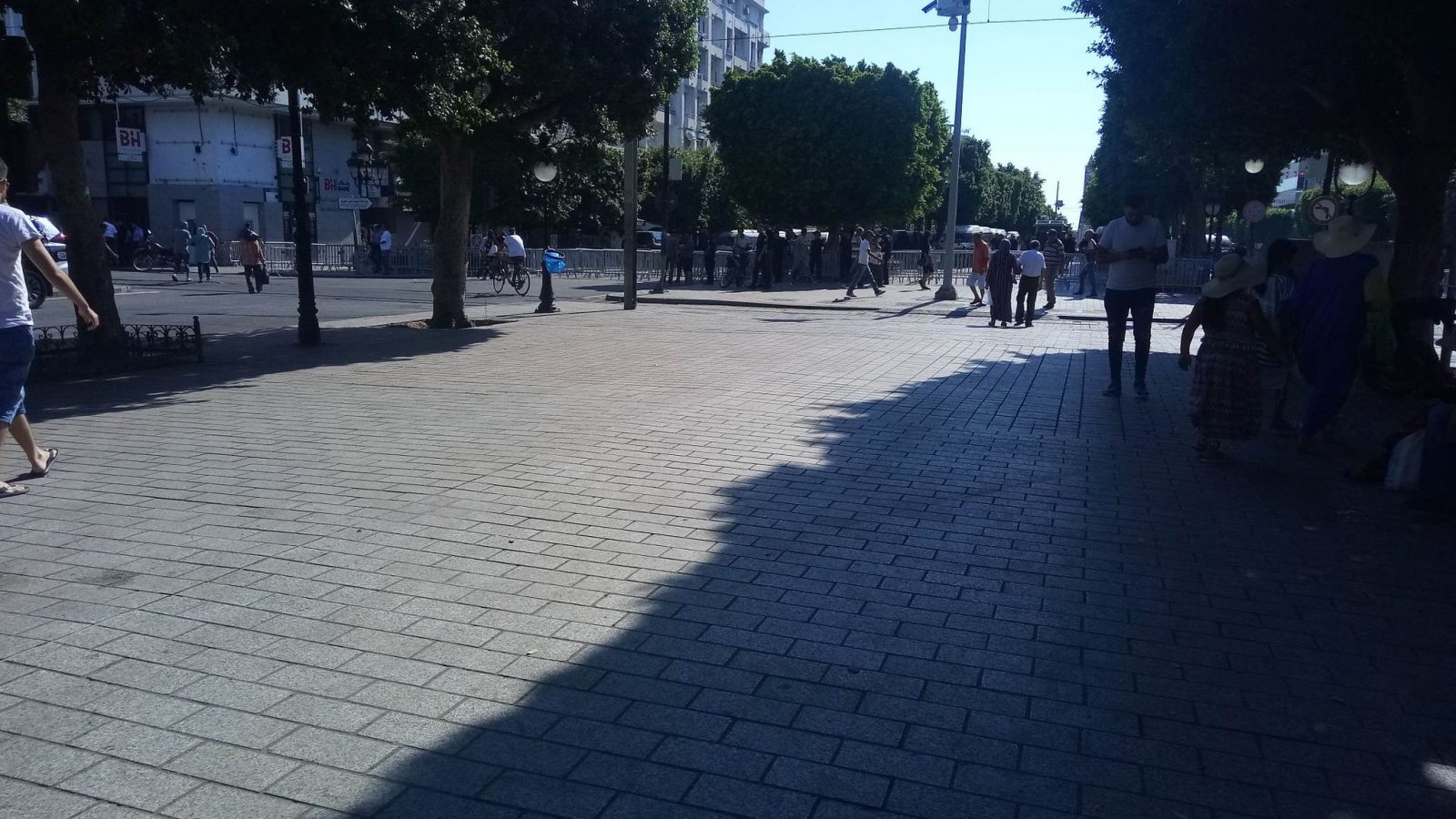 منذ الساعات الأولى للصباح/ تعزيزات أمنية وسط العاصمة وغلق المنافذ المؤدية إلى شارع بورقيبة (صور)