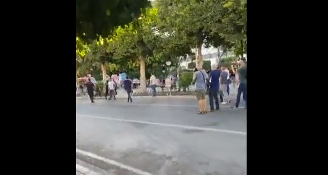 شارع الحبيب بورقيبة/ الأمن يعتدي بالعنف والغاز على الصحفيين والمحتجين الرافضين للإستفتاء