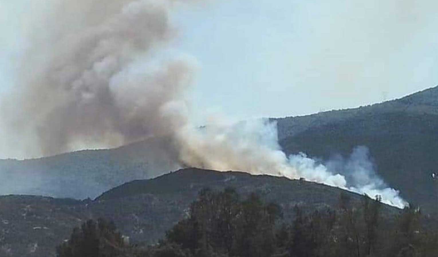 اندلاع حريق هائل بجبل بوقرنين (فيديو)