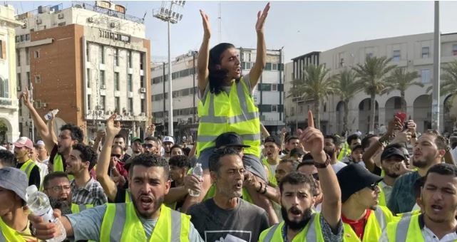 ليبيا/ المحتجون يعلنون العصيان المدني