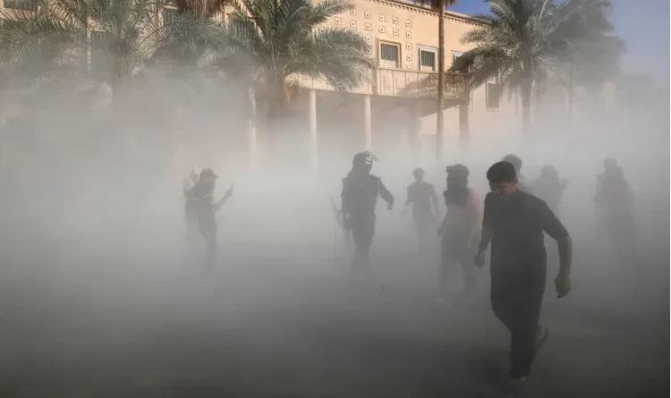فيديو/ اشتباكات مسلحة بين أنصار التيار الصدري والحشد الشعبي في العراق