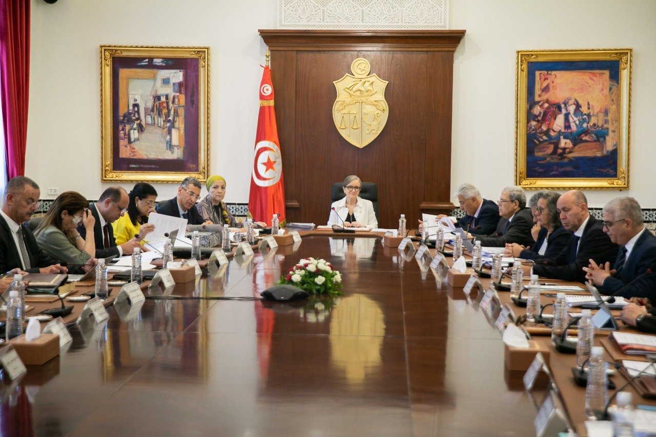مجلس الوزراء يصادق على 16 مرسوما وأمرا رئاسيا