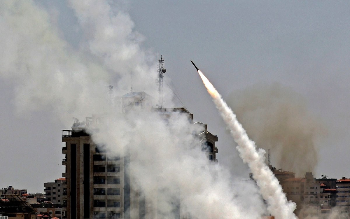 صواريخ المقاومة الفلسطينية تدك تل أبيب