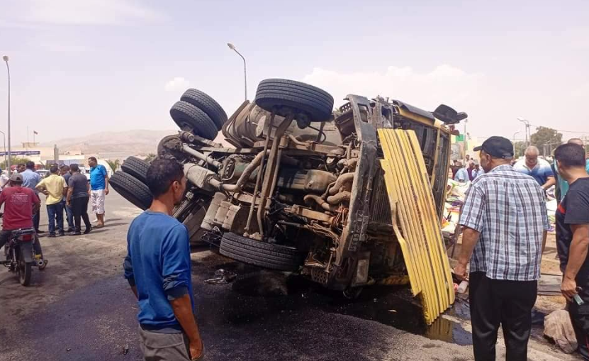القصرين/ انقلاب شاحنة ثقيلة على عربة عسكرية يخلّف مأساة (صور)