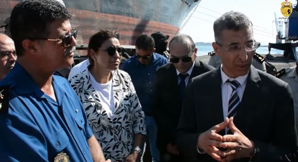 وزيرا الداخلية والمالية يعاينان الحاويات الخاضعة لأبحاث جزائية بميناء بنزرت (فيديو)
