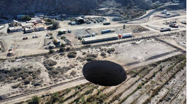 الحفرة الغريبة في الشيلي تتسع وتتمدّد.. والسلطات تتحرك