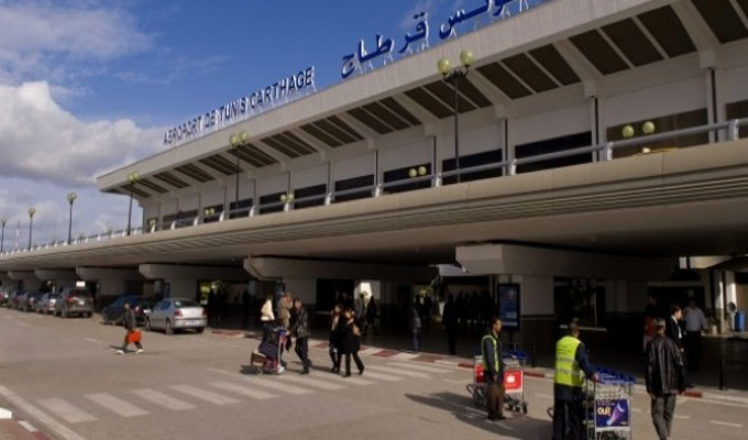 وزير سابق وعائلته في إعتصام بمطار تونس قرطاج
