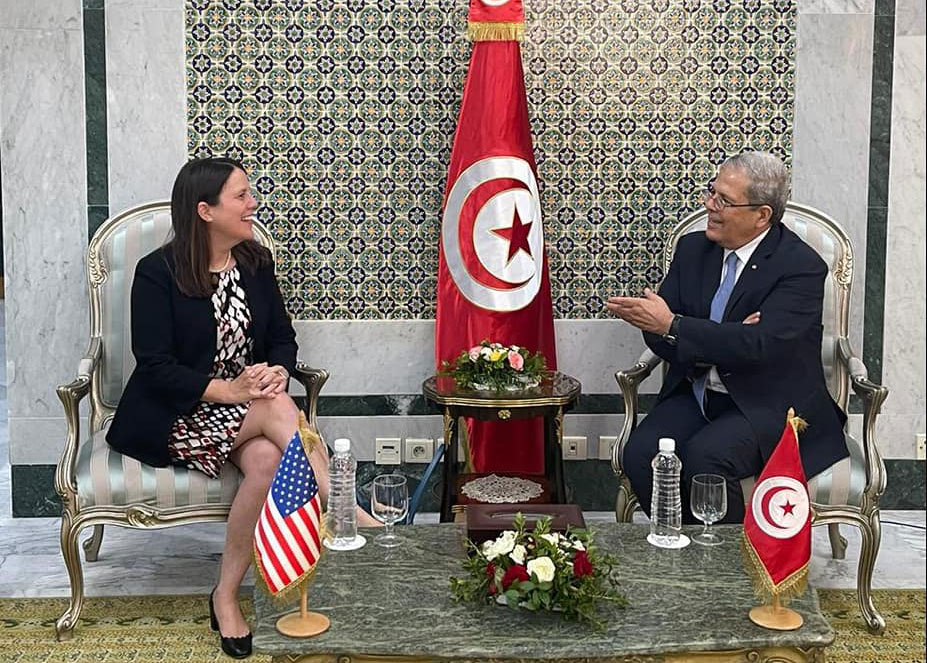 سفيرة أمريكا بالنيابة: أهمية مضي تونس قدما في عملية إصلاح تشاركية وشفافة