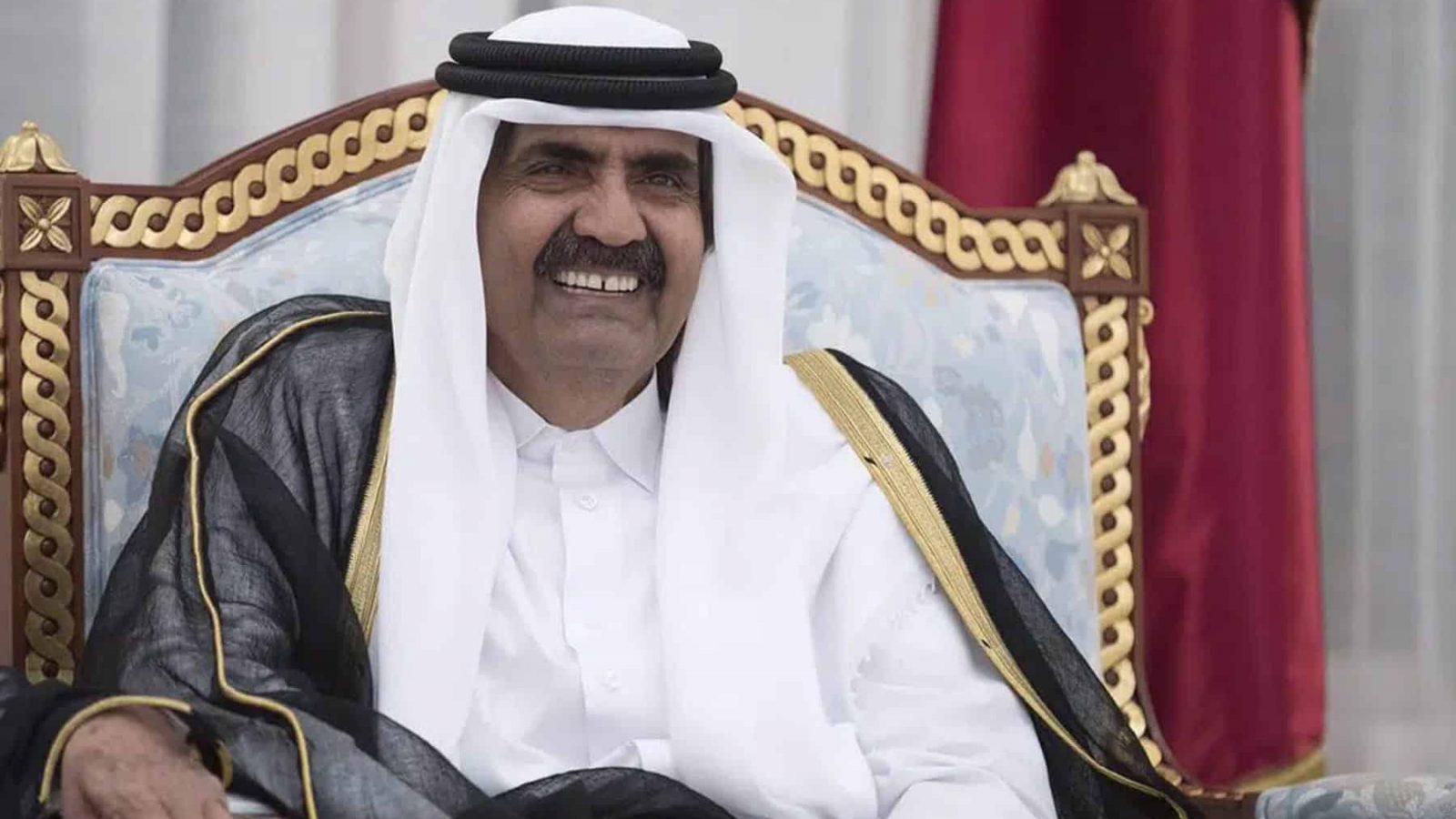 صورة لأمير قطر السابق تثير زوبعة في وسائل التواصل الاجتماعي