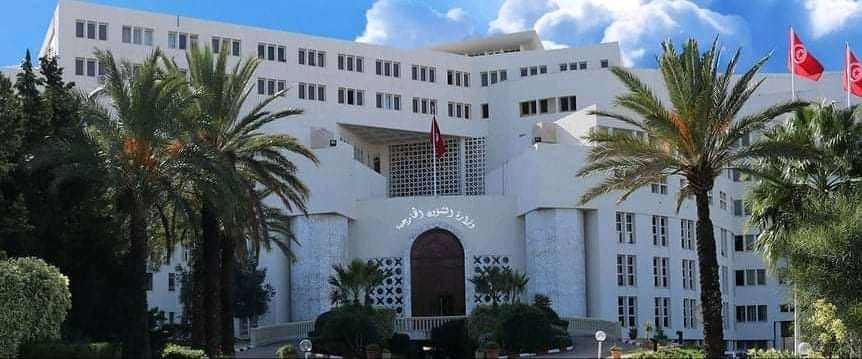 تونس تدين حادثة حرق نسخ من القرآن الكريم بالسويد