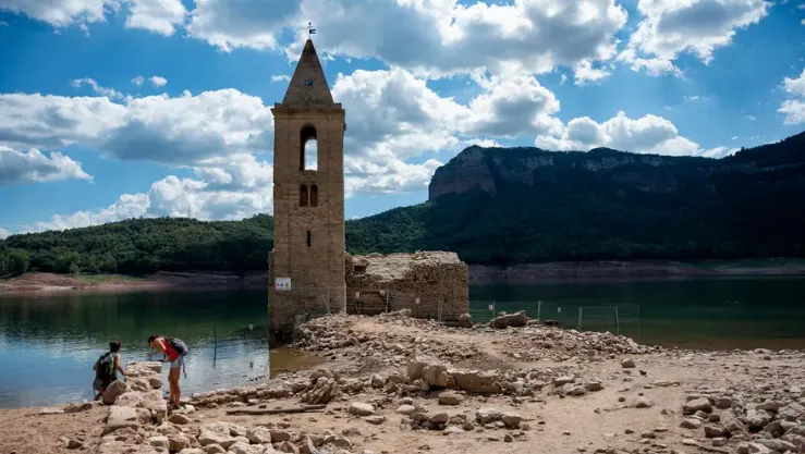 إسبانيا/ الجفاف يكشف عن كنيسة عمرها 1000 سنة (صور)
