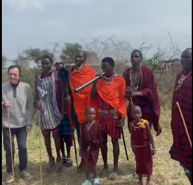 شاهد عدنان الشواشي في قبيلة ”الماسّاي” الإفريقية (فيديو)