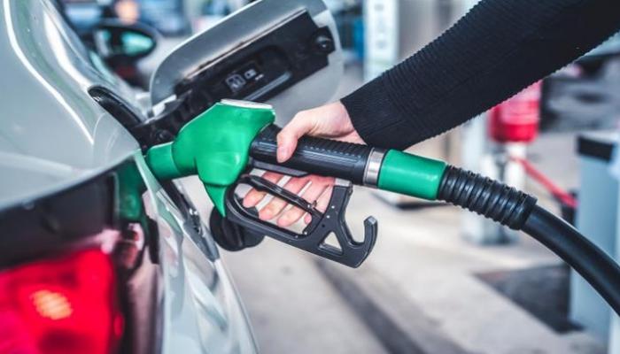 كاتب عام جامعة النفط: البنزين سيتوفّر في المحطات خلال سويعات