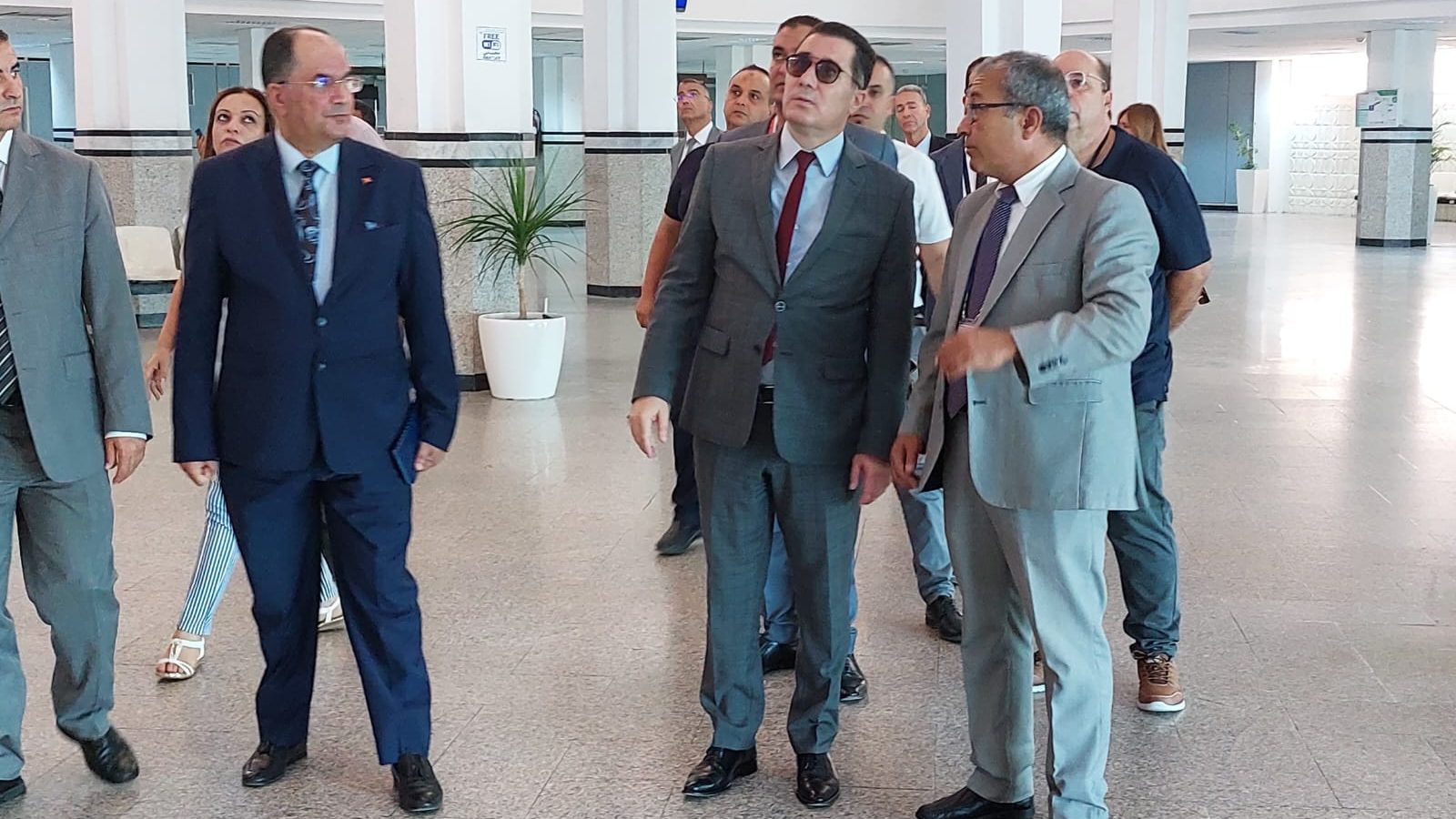 استعدادا للقمة الفرنكوفونية/ وزير النقل يزور مطار جربة جرجيس