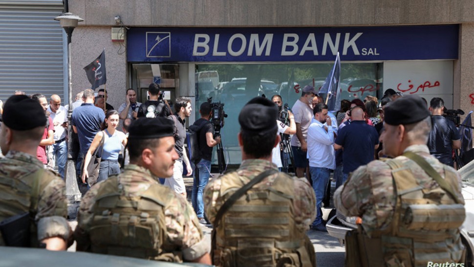 لبنان/ البنوك تغلق أبوابها لأجل غير مسمى