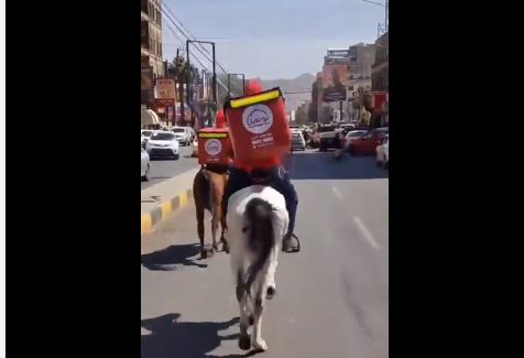 شاهد/ livraison على أحصنة بسبب أزمة البنزين في تونس