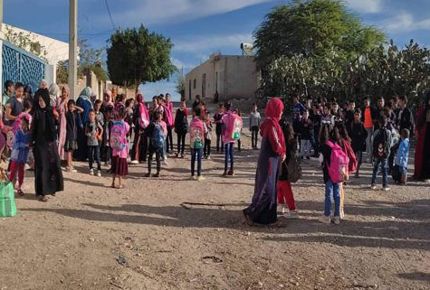 القلعة الكبرى/ أولياء تلاميذ في اعتصام أمام مدرسة