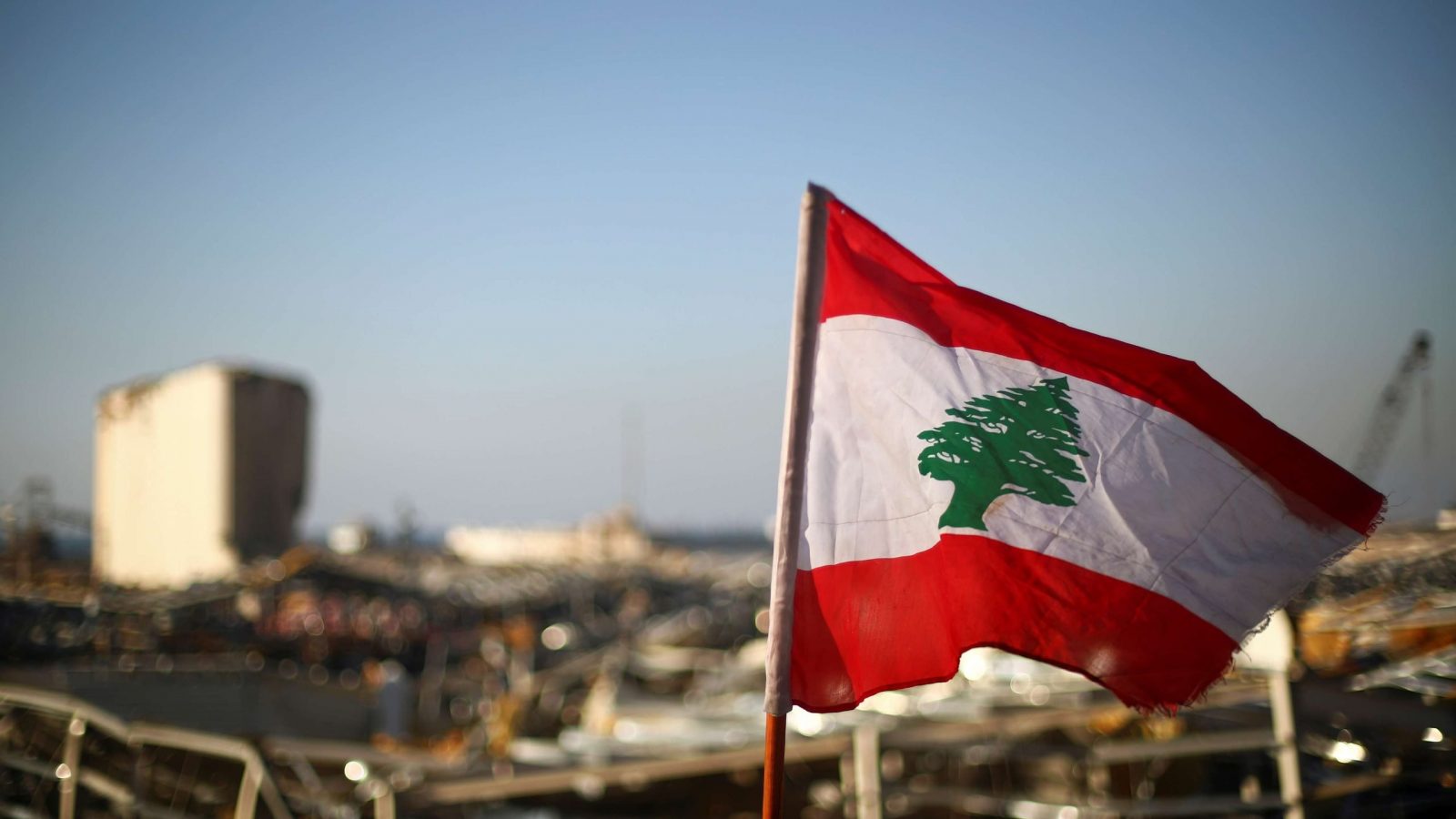 انهيار قياسي في لبنان/الدولار يساوي 100 ألف ليرة