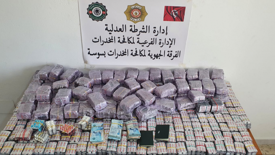بحوزة شابين جزائريين/ حجز حوالي 50 ألف قرص مخدّر