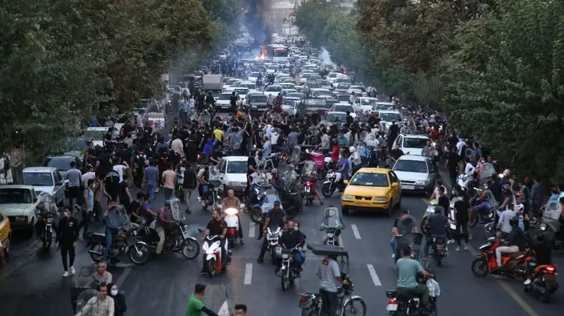 لأول مرة/ إيران تقر بمقتل أكثر من 300 شخص خلال الاحتجاجات