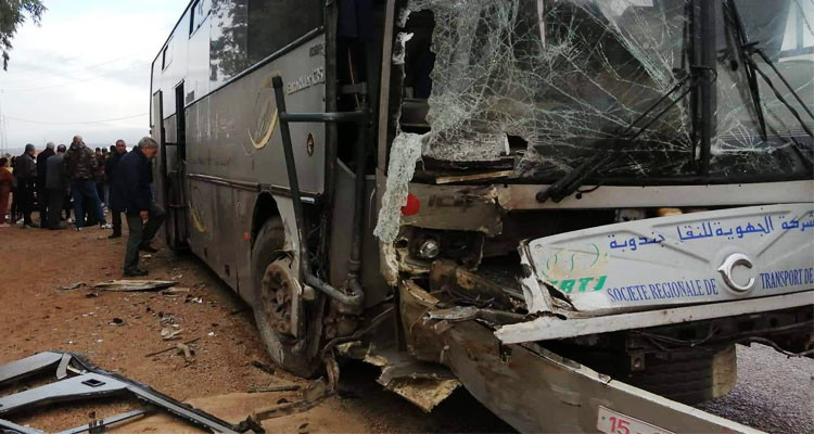 اصطدام سيارة نقل ريفي بحافلة تقل التلاميذ في جندوبة