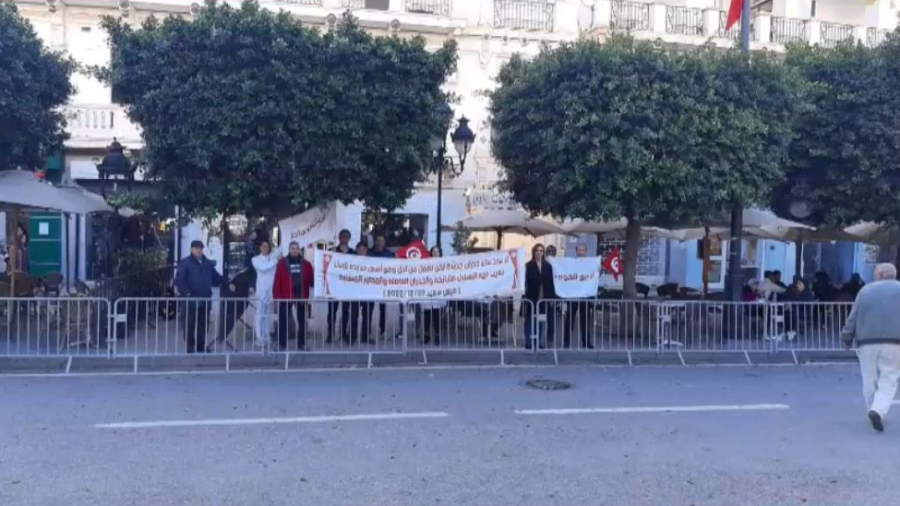 أصحاب المقاهي بشارع الحبيب بورقيبة يحتجون