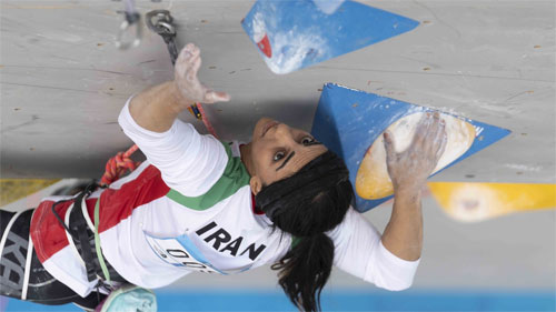 هدم منزل رياضية إيرانية بسبب خلع حجابها أثناء مسابقة دولية