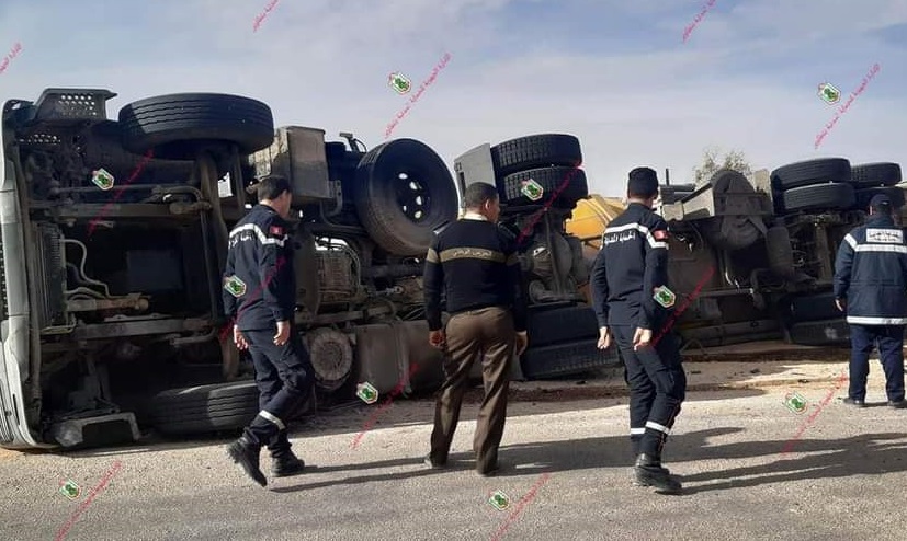 تطاوين/ إصابات في إنقلاب شاحنة مُحملة بمادة الفيول (صور)