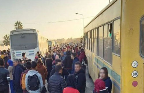 البطان/ محتجون يغلقون الطريق ويمنعون مرور الحافلات