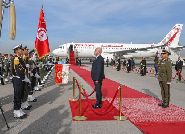سعّيد يغادر تونس نحو السعودية