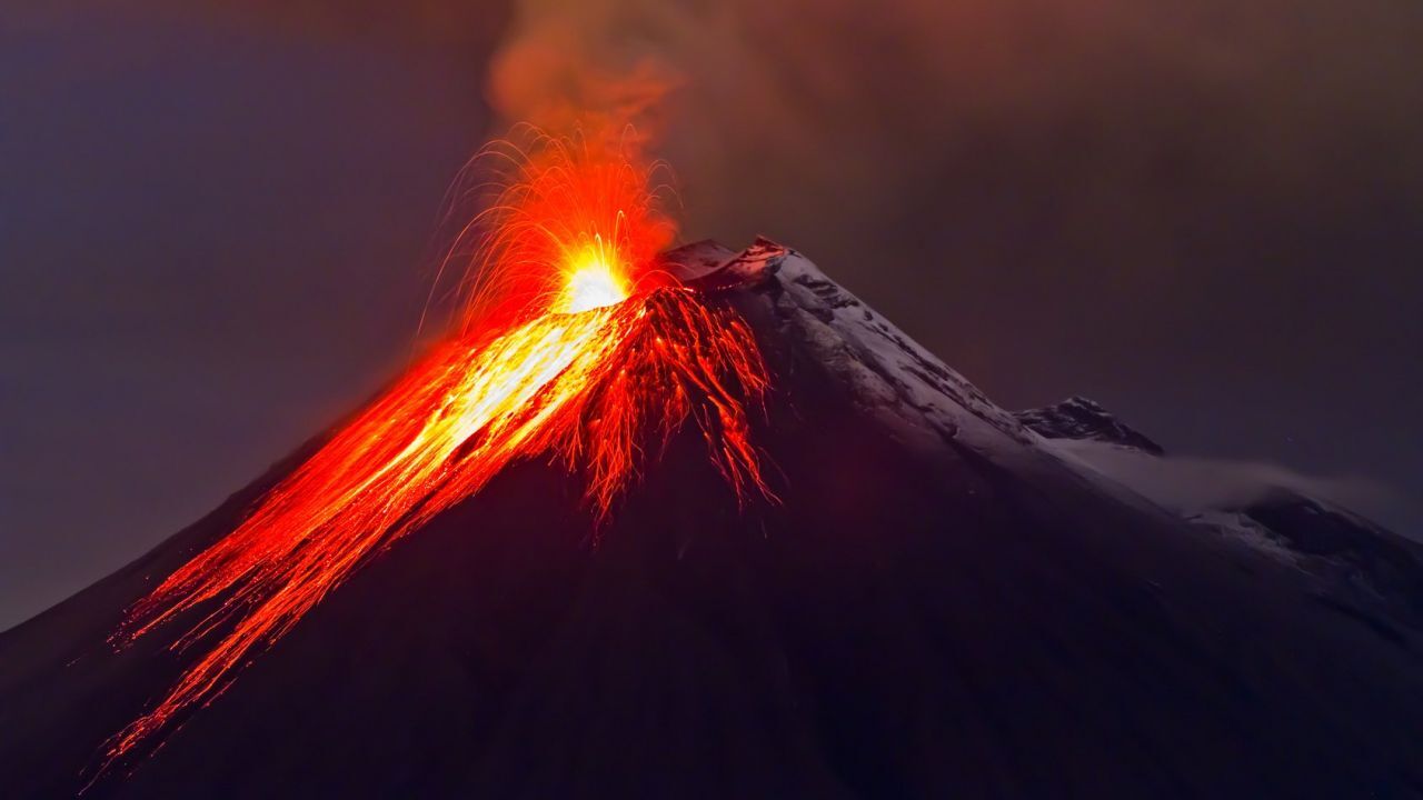 شاهد/ أكبر بركان في العالم يثور من جديد