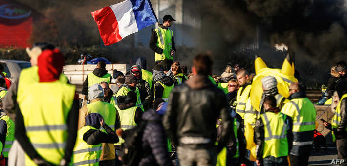 السترات الصفراء تحتج ضد الأوضاع المعيشية في باريس