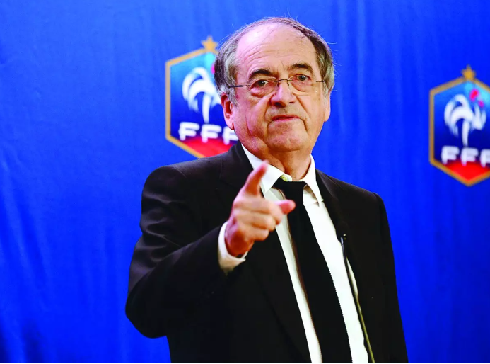 اقالة رئيس الاتحاد الفرنسي لكرة القدم