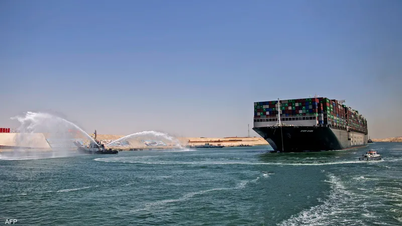  جنوح سفينة ضخمة في قناة السويس
