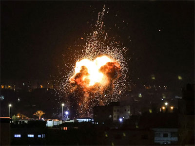 رداً على “صواريخ لبنان”.. إسرائيل تستهدف قطاع غزة