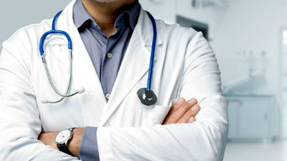 رئيس نقابة الاطباء : 90 % من الأطباء الشبان يغادرون البلاد سنويا