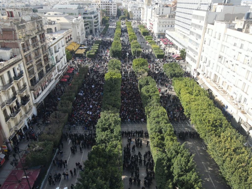 صورة لنظاهرات شاراع الحبيب بورقيبة