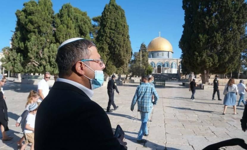 وزير إسرائيلي يقتحم باحات المسجد الأقصى