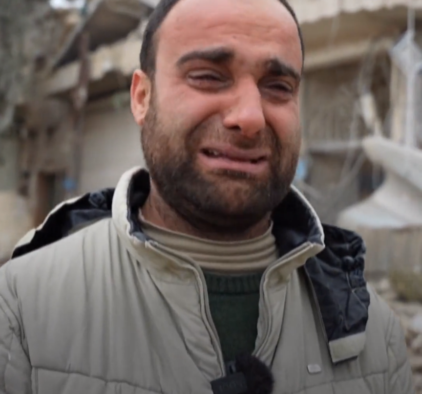 فيديو مؤثر/ شاب يبكي بحرقة بعد فقدان 12 فرداً من أسرته بسبب الزلزال
